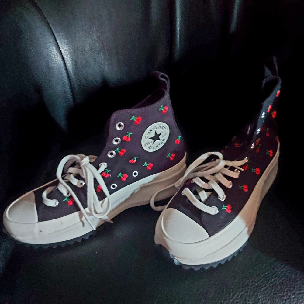 Converse Chuck Taylor All Star in Black and White - Picture 6 of 15